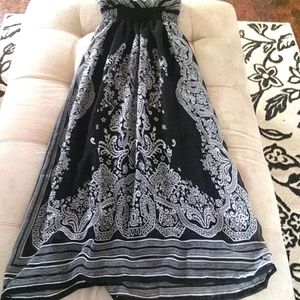 She's Cool, Small, Black/White